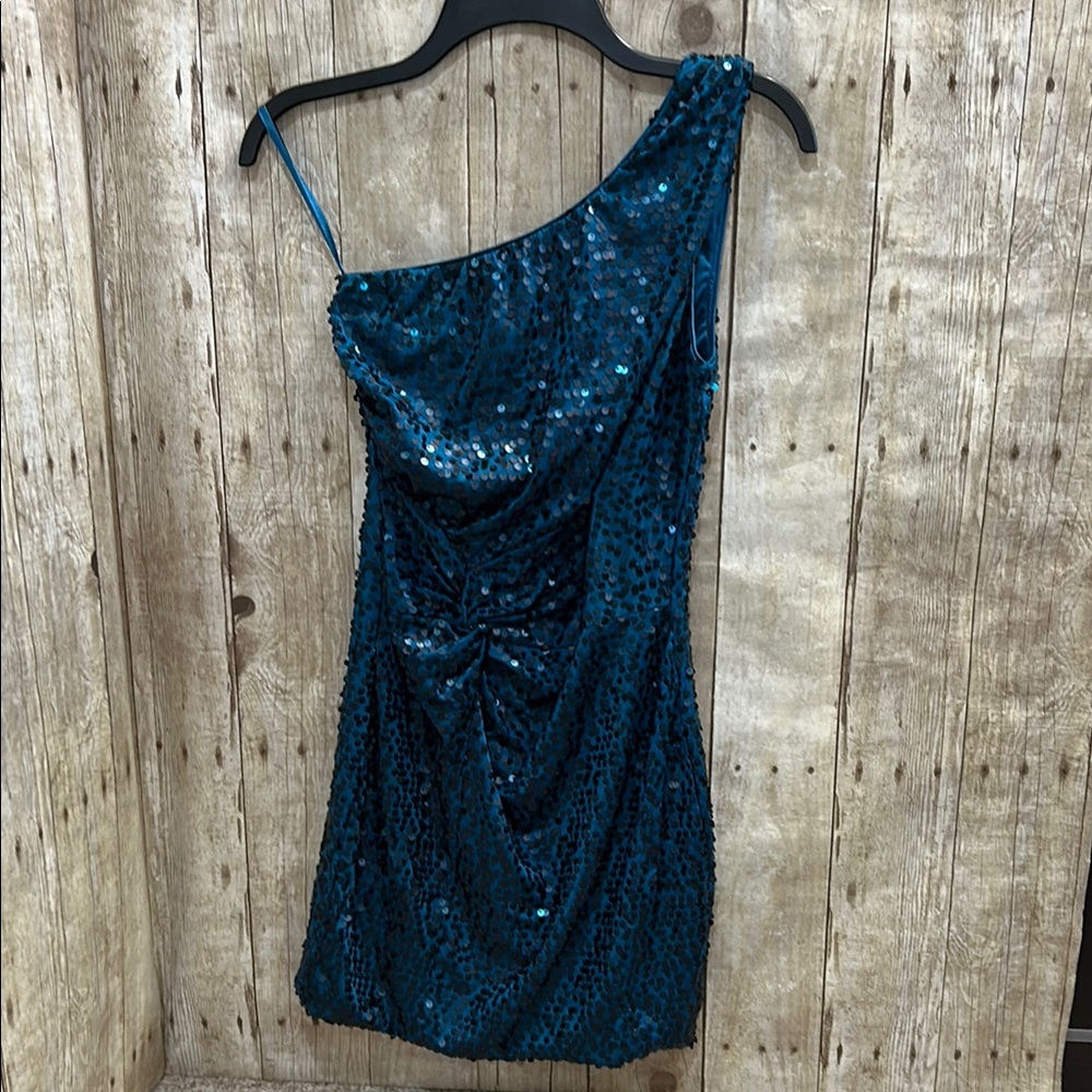 Lily Rose Elegant One-Shoulder Sequin Dress  Blue iridescent color XS Prom